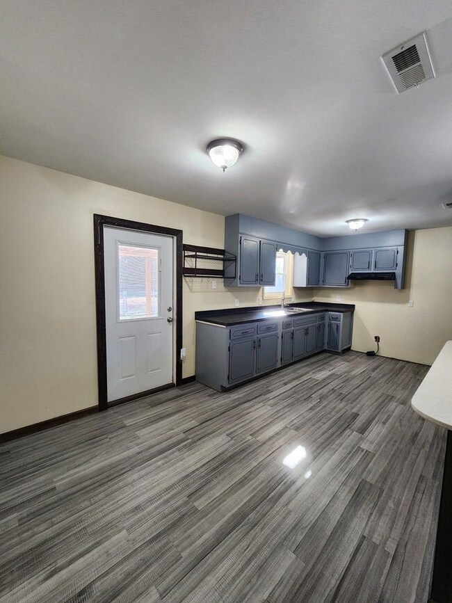 145 Carol Cir, Fitzgerald, GA 31750 - photo 7