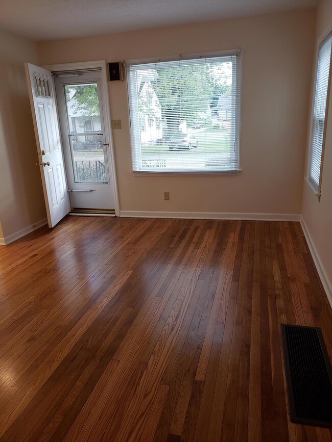 131 W. Clark St. 4