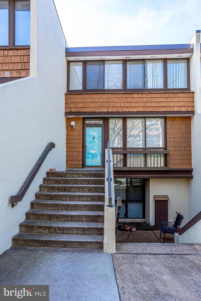 2222 S Randolph St unit 2, Arlington, VA 22204 - photo 4