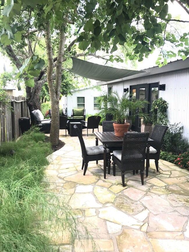 603 N Cherry St, Fredericksburg, TX 78624 - photo 5