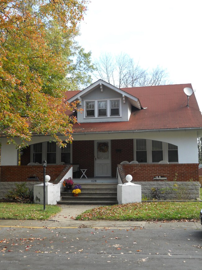 575 Oak St, Stroudsburg, PA 18360 - photo 2