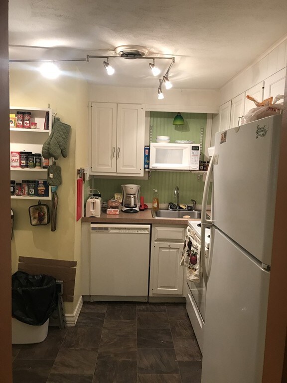 90-92 Sandwich Rd unit 5, Buzzards Bay, MA 02532 - photo 5