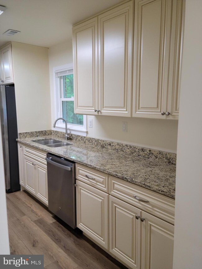 5221 Colebrook Dr, La Plata, MD 20646 - photo 7