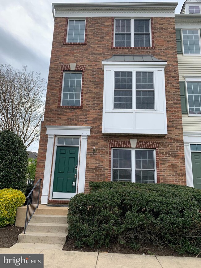 25323 Eldridge Terrace, Chantilly, VA 20152 - photo 2