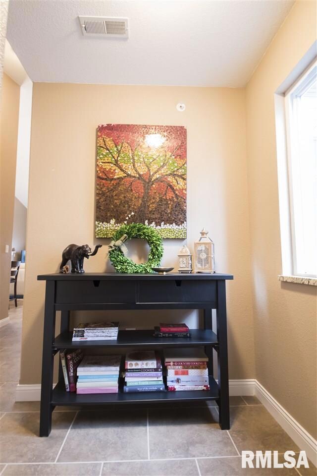 4540 N Thornhill Dr unit 203D, Peoria, IL 61615 - photo 2