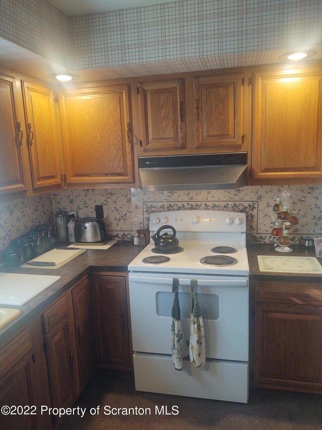 92 Loomis St, Wilkes-Barre, PA 18702 - photo 5