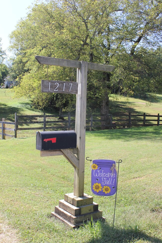 Even the mailbox is Welcoming!