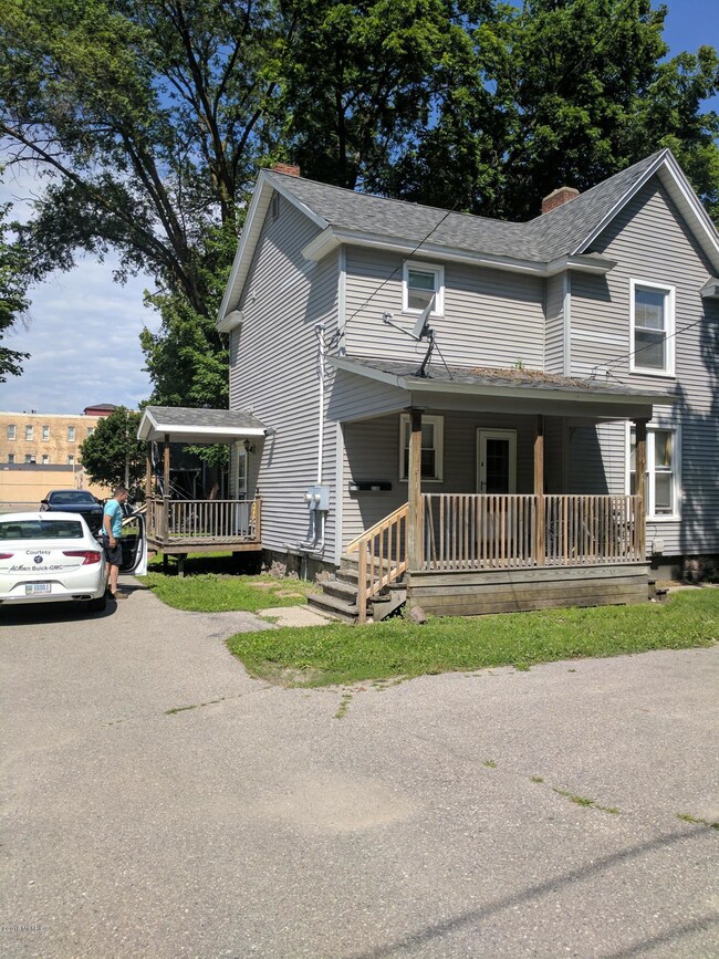 310 Maple St, Big Rapids, MI 49307 - photo 2