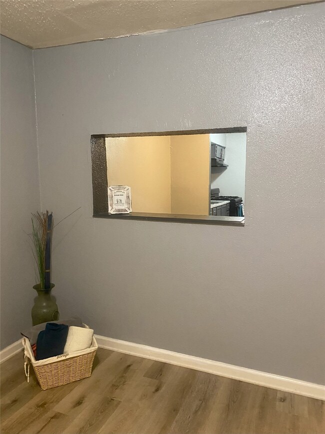 Visability to the kitchen and dining room