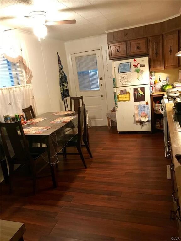 Eat-in kitchen. Newer flooring.