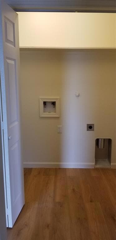 Laundry room with laundry area, baseboards, washe