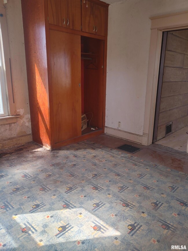 2020 Dixwell St, Davenport, IA 52802 - photo 5