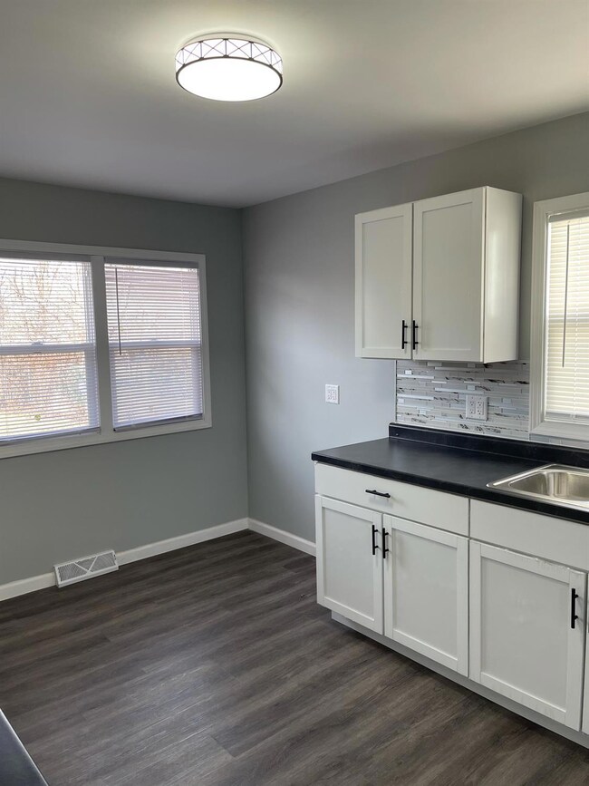 646 Allen St, Gary, IN 46403 - photo 7