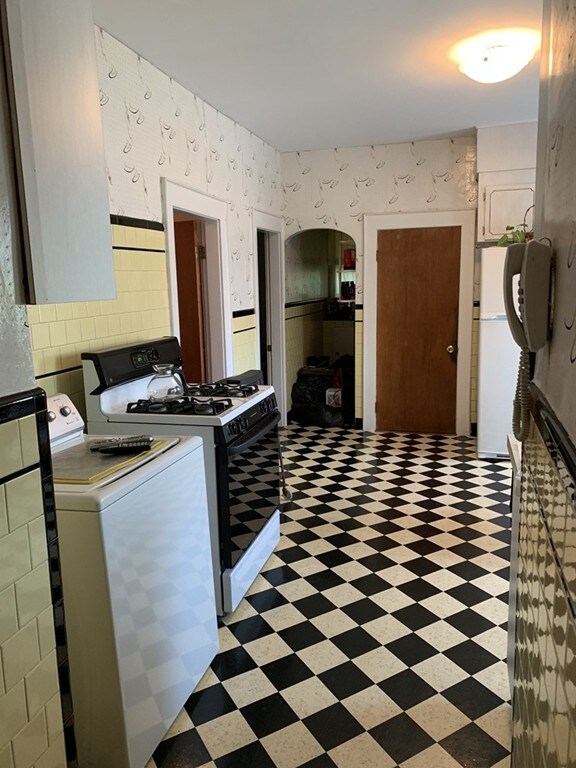 26 Highland St, Revere, MA 02151 - photo 5