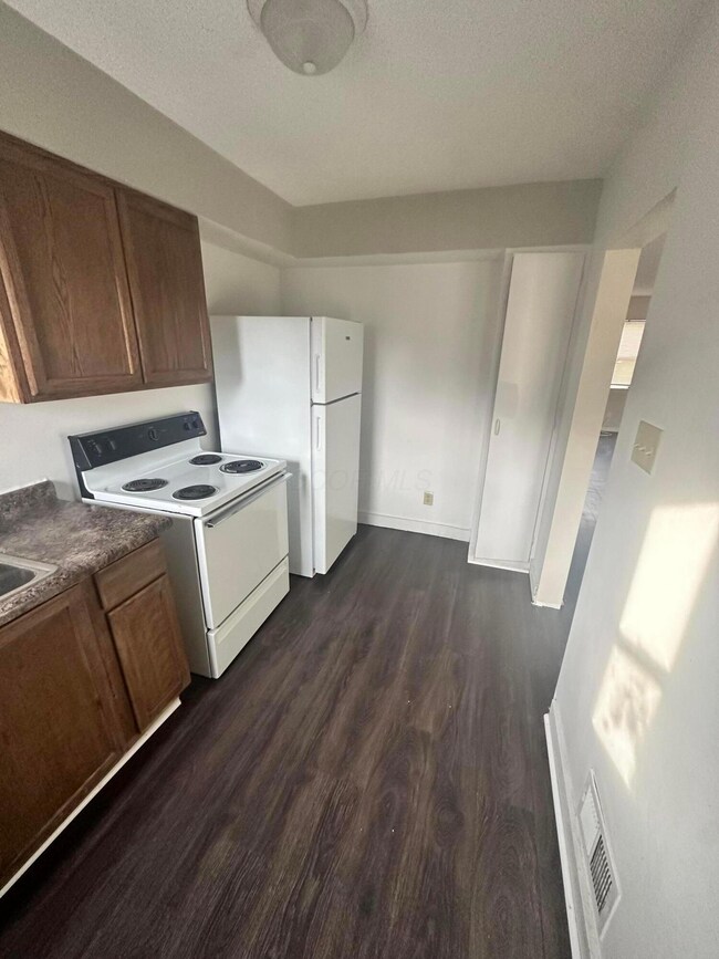 68 N Hampton Rd unit D, Columbus, OH 43213 - photo 5