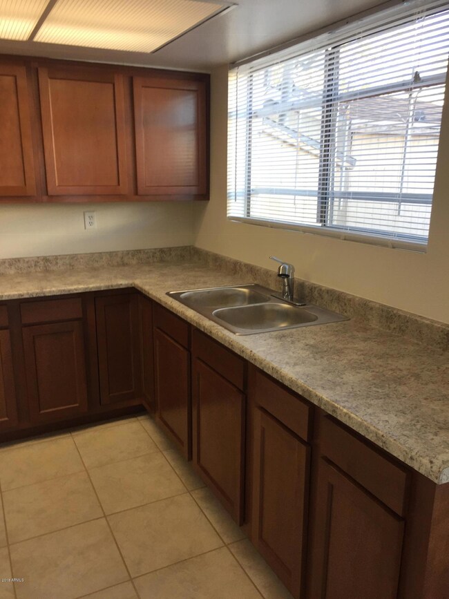 2309 N 28th St unit 5, Phoenix, AZ 85008 - photo 3