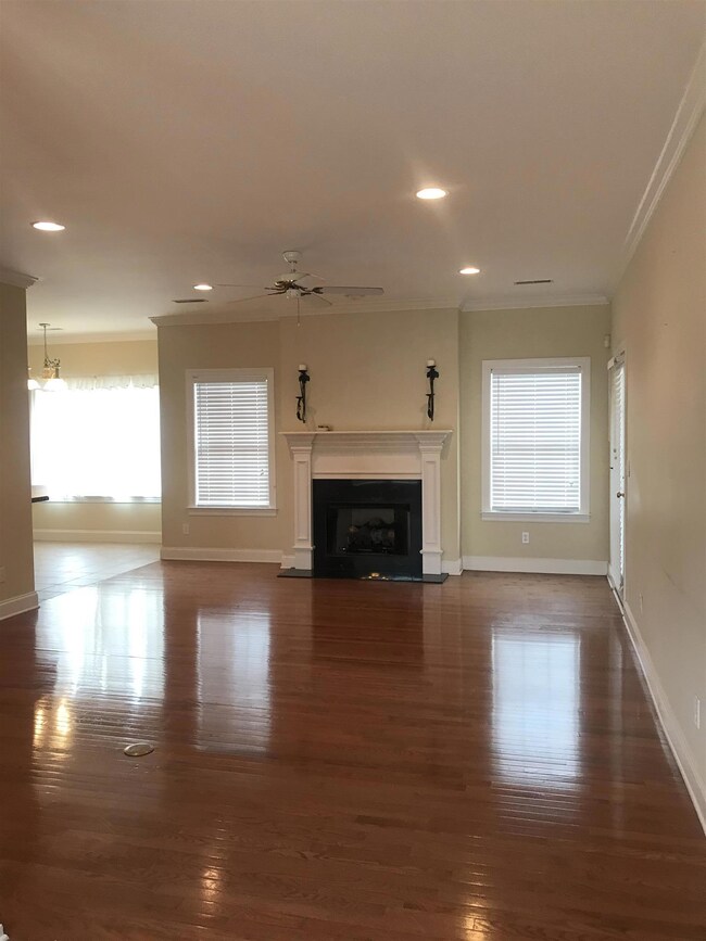 111 Magnolia Glen Cir, Manchester, TN 37355 - photo 2