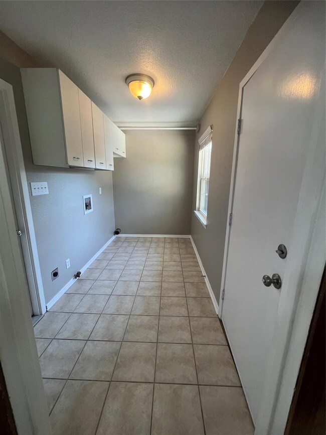 612 Willow St, Hurst, TX 76053 - photo 6