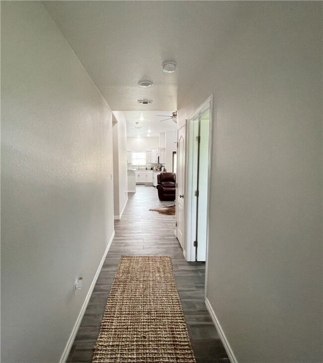 804 W Inez St, Beeville, TX 78102 - photo 3