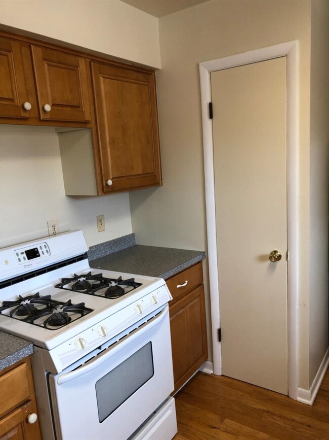 8340 Cottage Grove Place, Highland, IN 46322 - photo 4