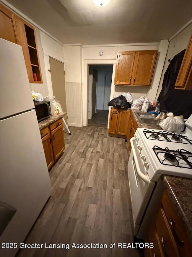 1019 Dakin St, Lansing, MI 48912 - photo 2