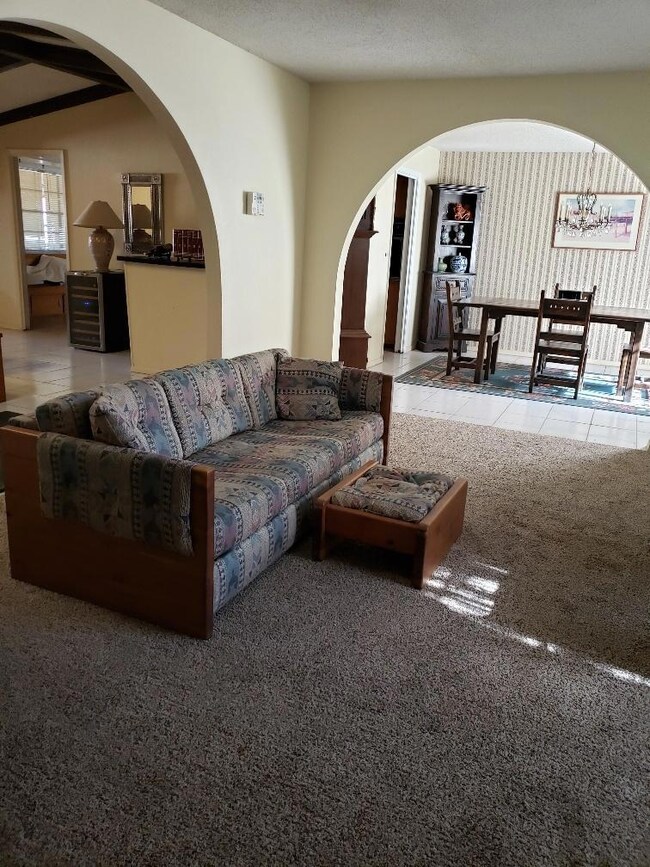 10701 Alta Loma Dr, El Paso, TX 79935 - photo 4