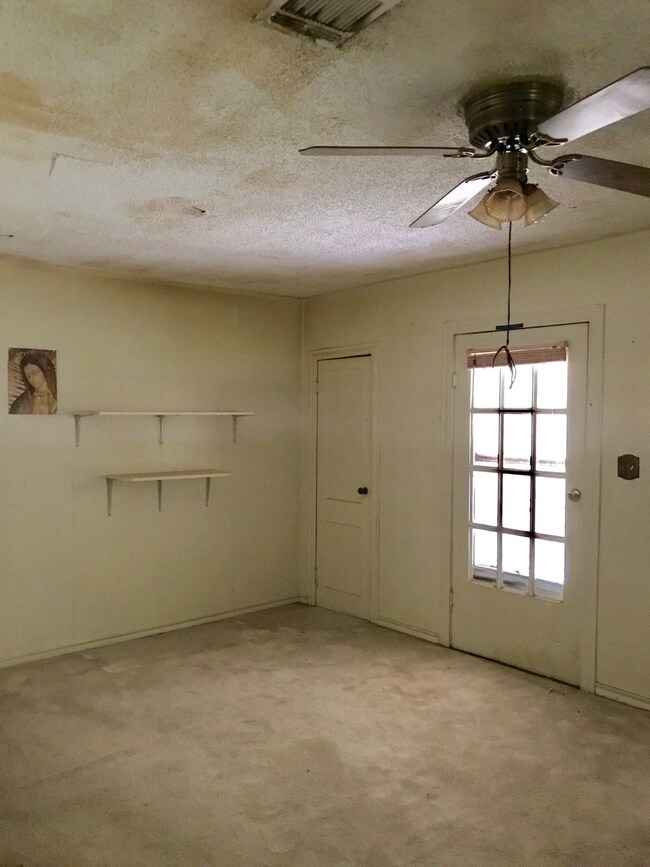 1513 11th St, Bay City, TX 77414 - photo 7