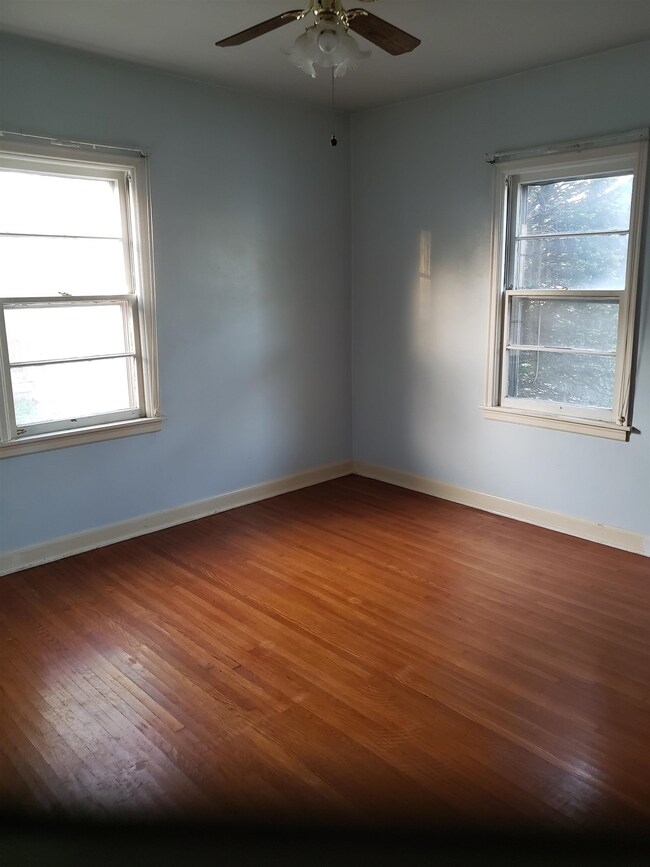 2112 W 7th St, Waterloo, IA 50702 - photo 4