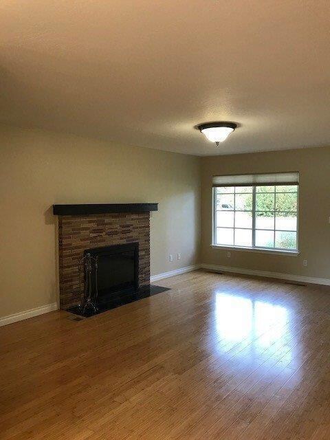 620 S 4th St, Central Point, OR 97502 - photo 2