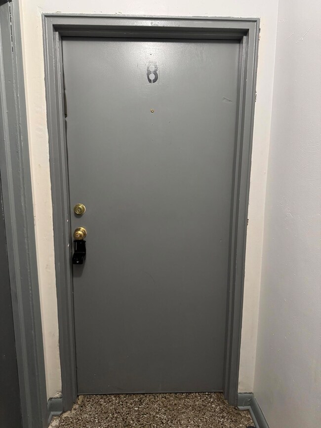 100 Ridgeview Lane, Apt 8 1