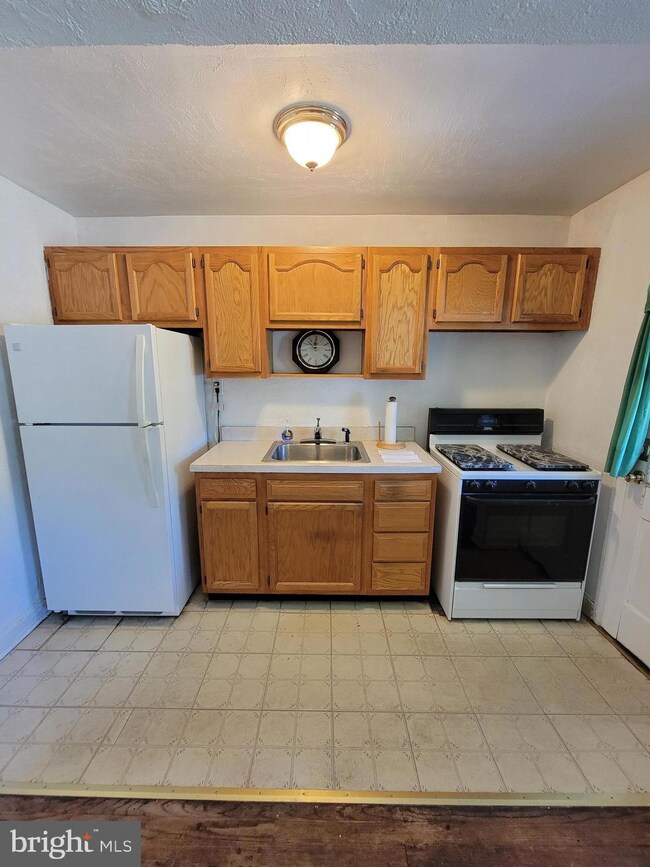 1014 Ellicott Dr, Baltimore, MD 21216 - photo 3