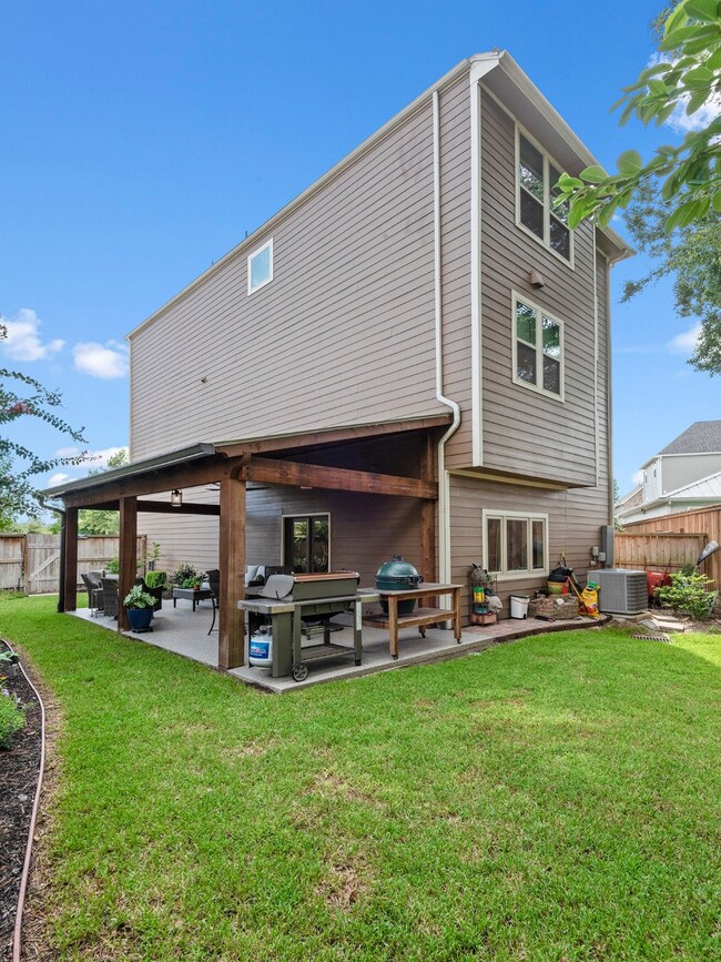 1018 Shepherd Oaks Dr, Houston, TX 77018 - photo 2