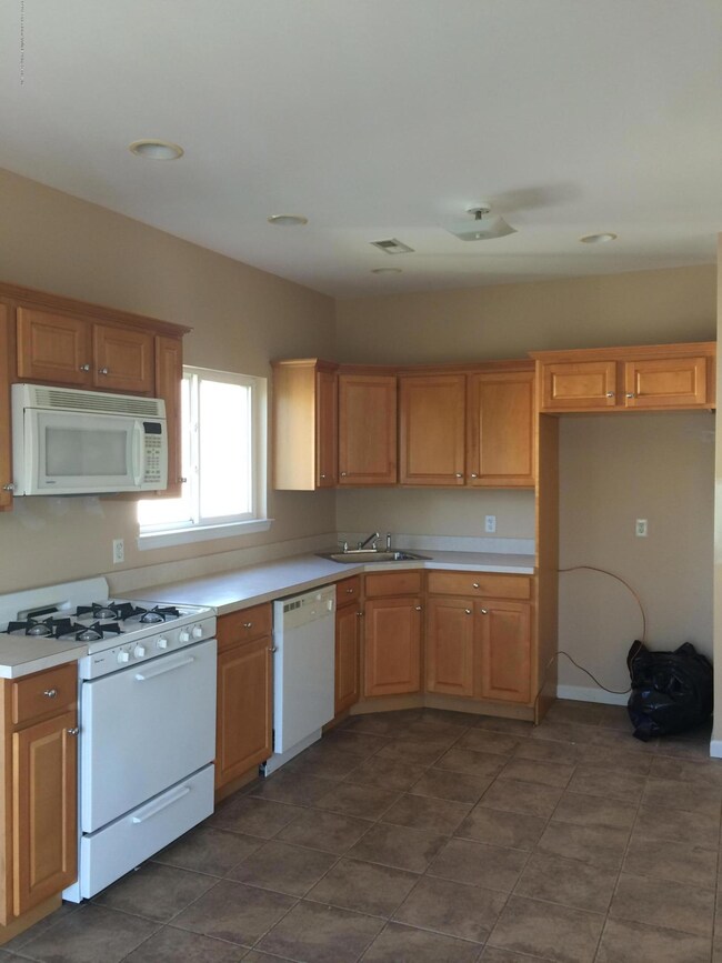 82 Ambassador Ln, Staten Island, NY 10309 - photo 6