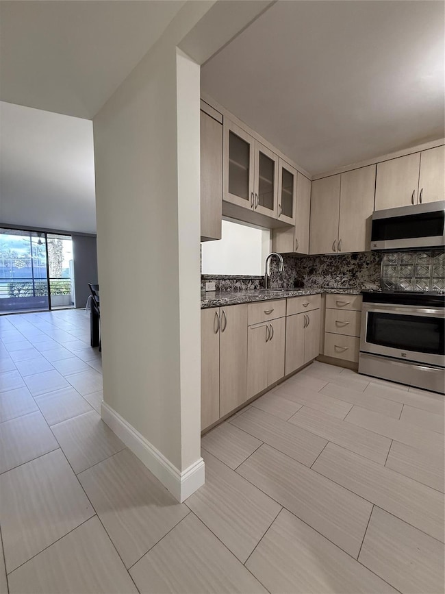 1001 Colony Point Cir unit 107, Pembroke Pines, FL 33026 - photo 3