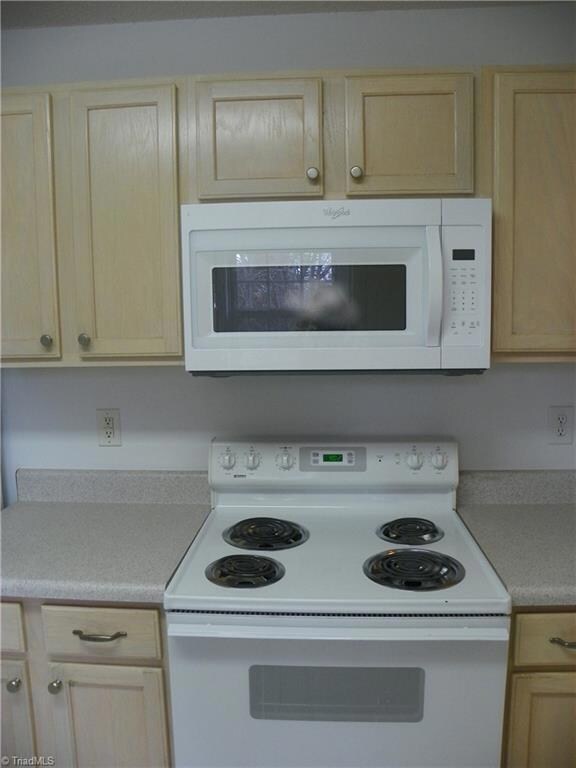 3631 Southpark Dr, High Point, NC 27263 - photo 5