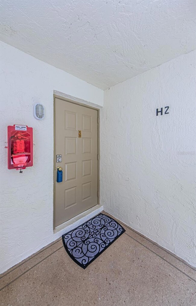 3153 Lake Pine Way unit H2, Tarpon Springs, FL 34688 - photo 3