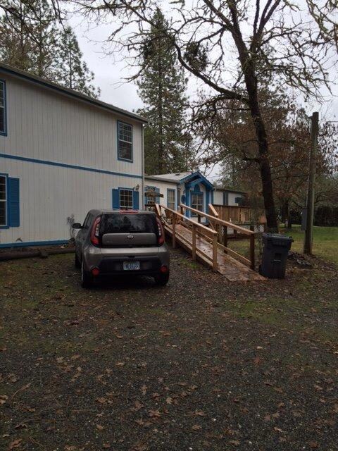 150 Debrick Way, Grants Pass, OR 97526 - photo 2