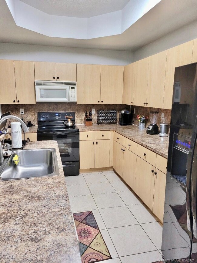 10628 SW 8th St unit 108, Pembroke Pines, FL 33025 - photo 4