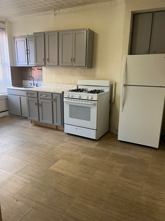 527 Willow Ave unit 4, Hoboken, NJ 07030 - photo 3