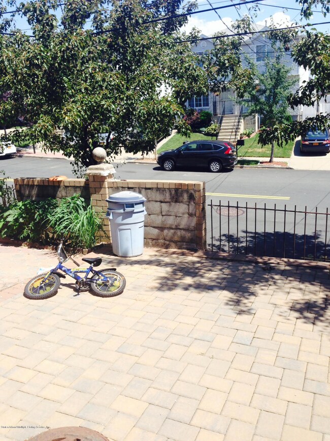 175 Skyline Dr, Staten Island, NY 10304 - photo 2