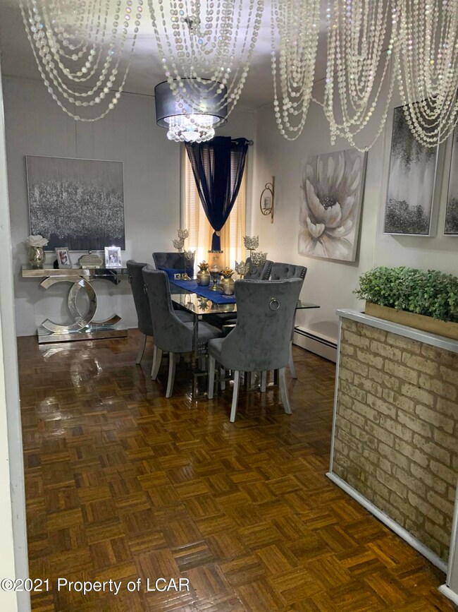 316-18 E. BROAD ST. HAZ..  dining room j