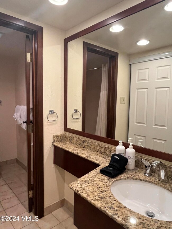 1211 guest Bath