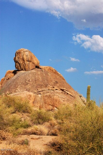Boulders in Artesano