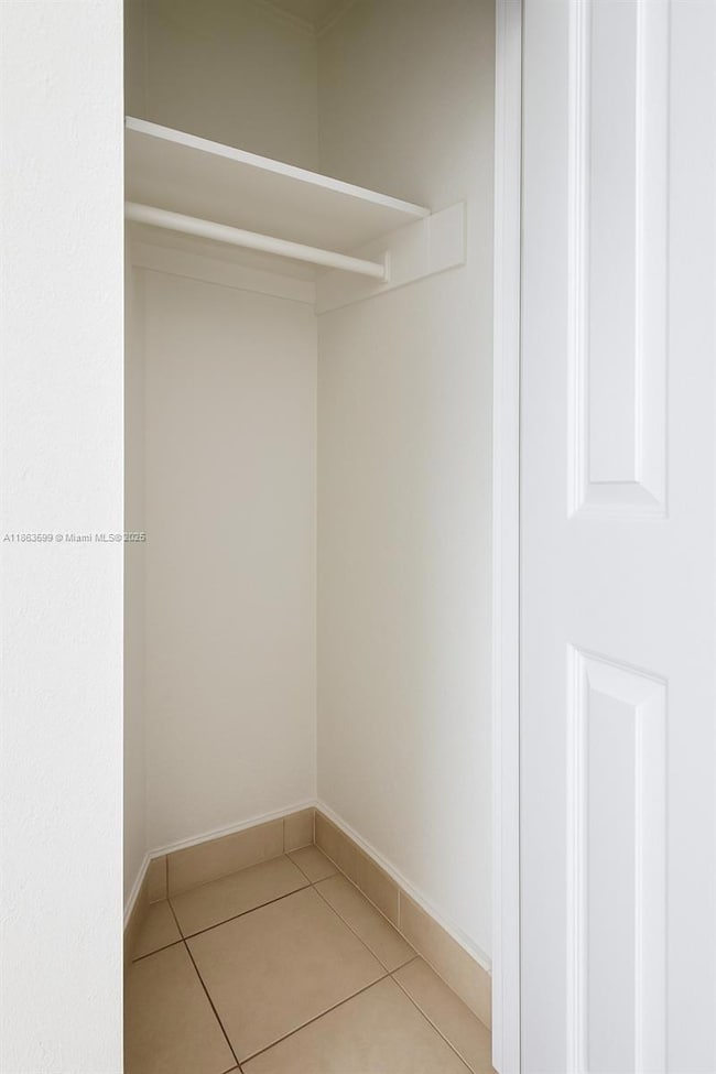 1015 Palm Ave unit 12, Hialeah, FL 33010 - photo 5