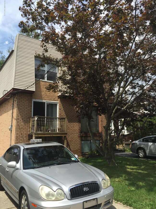 81 Waldron Ave, Staten Island, NY 10301 - photo 2