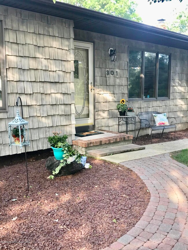 301 Mermaid Dr, Manahawkin, NJ 08050 - photo 2