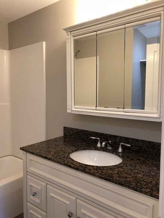 32 Hough Rd, Lawrence, MA 01843 - photo 4