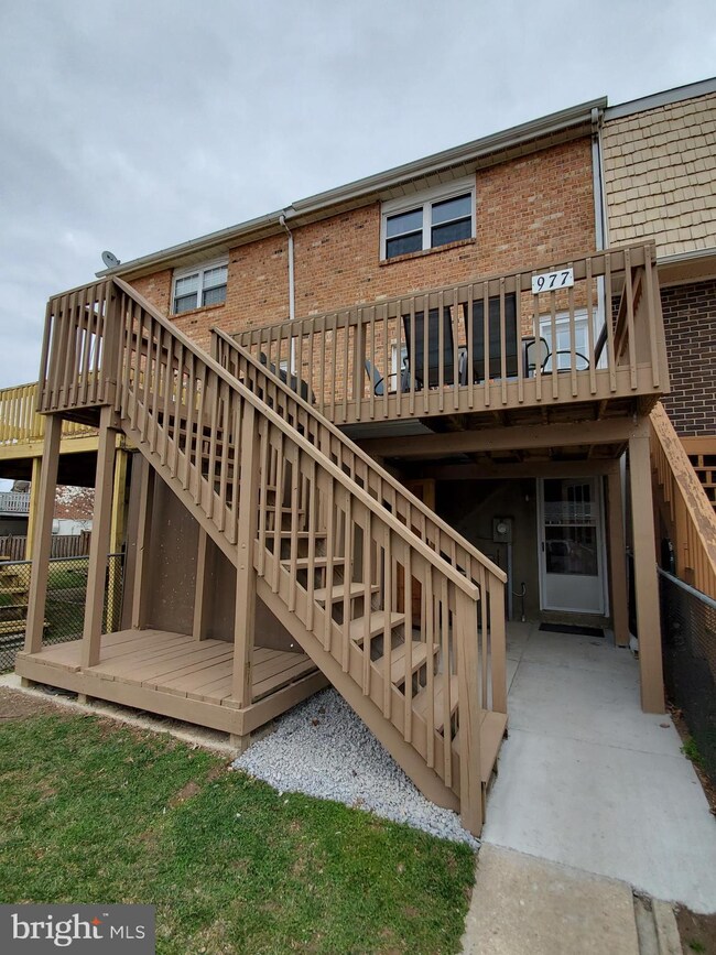 977 Stormont Cir, Halethorpe, MD 21227 - photo 5