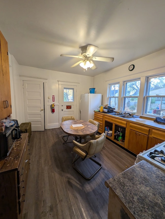 226 W Locust St, Dekalb, IL 60115 - photo 4