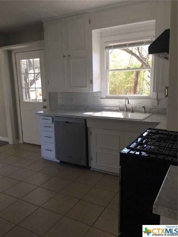 138 E Hillcrest Dr, San Marcos, TX 78666 - photo 5